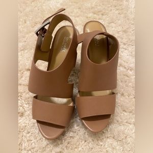 New with tags Michael Kors heels. Never worn, in perfect condition